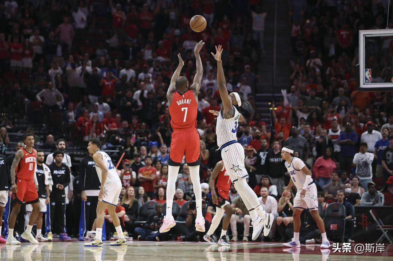 包含加时末段托特纳姆备战NBA季后赛，完成体检细节曝光，震撼外界，轮换策略成焦点的词条